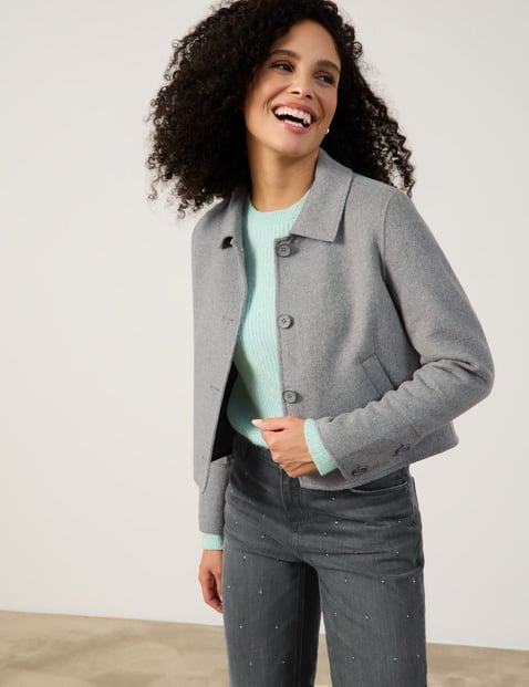 GERRY WEBER Damen Kurze Blazerjacke mit Wollanteil 54cm Langarm Hemdkragen Durchgehende Knopfleiste Grau von Gerry Weber