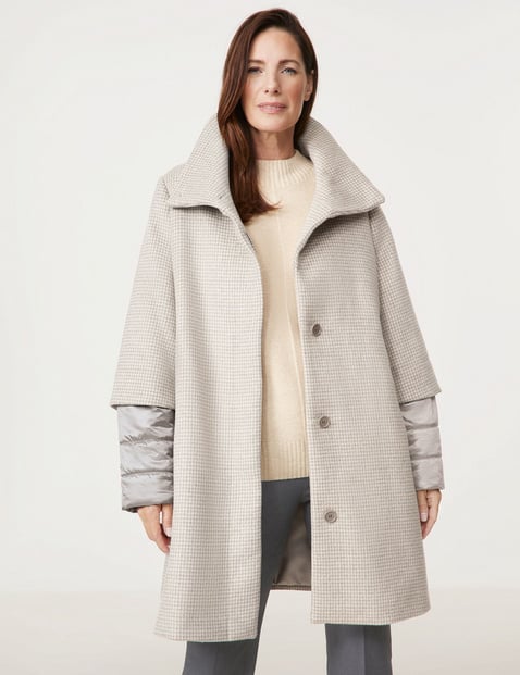 GERRY WEBER Damen Kurzmantel mit Material-Patch 90cm Langarm Stehkragen Knopfverschluss|Verdeckte Druckknopfleiste Beige kariert von Gerry Weber