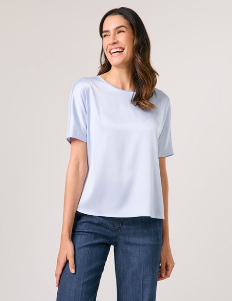 GERRY WEBER Damen Lässiges Blusenshirt aus Material-Patch 62cm Kurzarm Rundhals Viskose, Blau von Gerry Weber