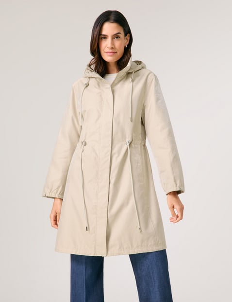 GERRY WEBER Damen Mantel mit abnehmbarer Kapuze 95cm Langarm Stehkragen Baumwolle, Beige von Gerry Weber