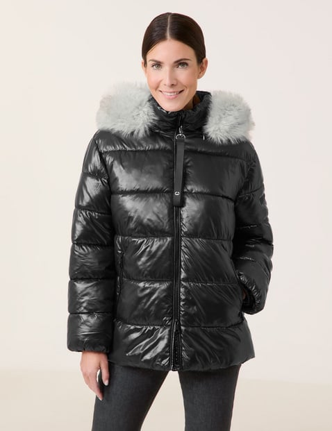 GERRY WEBER Damen Outdoorjacke mit Kunstfellkragen und Glanzfinish 68cm Langarm Stehkragen Polyamid 2-Wege-Reißverschluss Schwarz von Gerry Weber