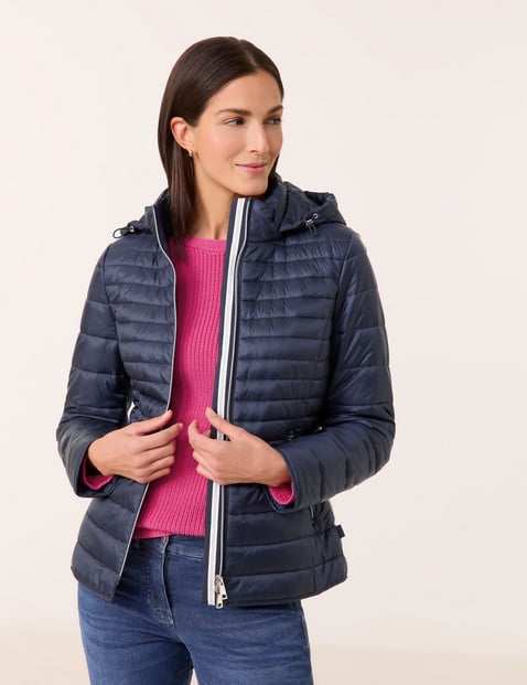 GERRY WEBER Damen Steppjacke mit abnehmbarer Kapuze 62cm Langarm Stehkragen Polyamid 2-Wege-Reißverschluss, Blau von Gerry Weber