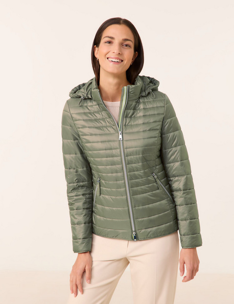 GERRY WEBER Damen Steppjacke mit abnehmbarer Kapuze 62cm Langarm Stehkragen Polyamid 2-Wege-Reißverschluss, Grün von Gerry Weber