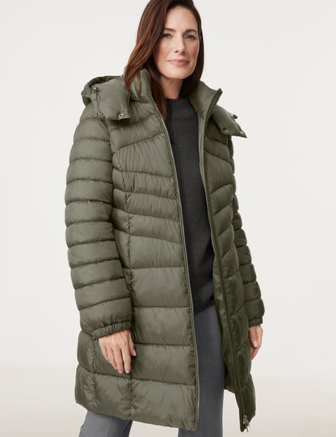 GERRY WEBER Damen Steppmantel mit abnehmbarer Kapuze 90cm Langarm Abnehmbare Kapuze 2-Wege-Reißverschluss Grün von Gerry Weber