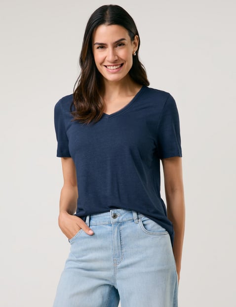 GERRY WEBER Damen T-Shirt aus Viskose-Leinen-Mischung 62 cm V-Ausschnitt Kurzarm unifarben Blau von Gerry Weber