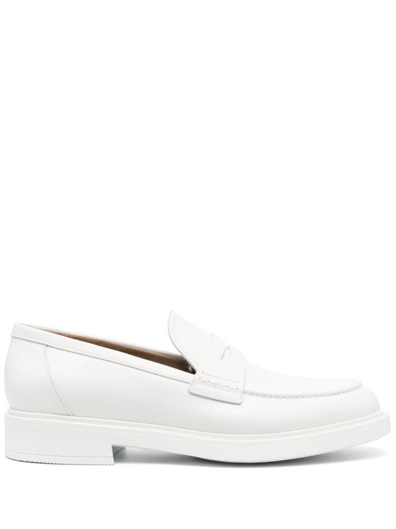 Gianvito Rossi leather penny loafers - White von Gianvito Rossi