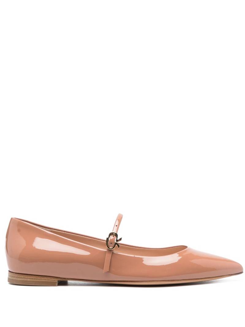 Gianvito Rossi pointed-toe buckle-strap ballerina shoes - Neutrals von Gianvito Rossi