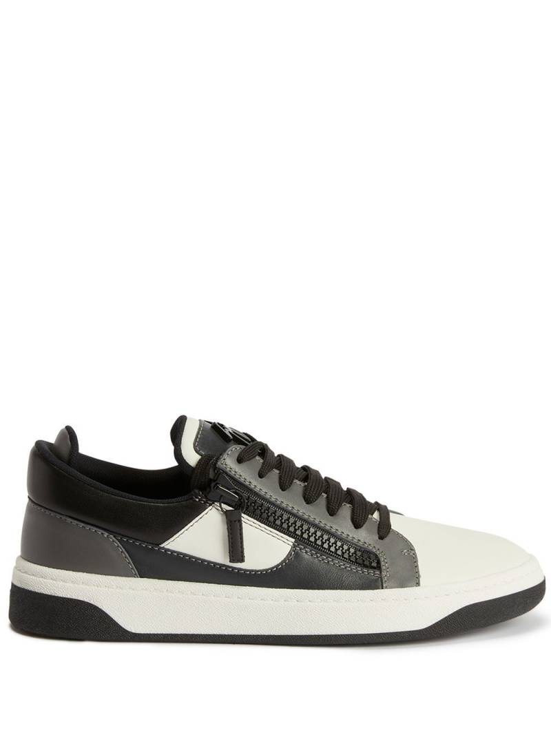 Giuseppe Zanotti panelled low-top sneakers - Black von Giuseppe Zanotti