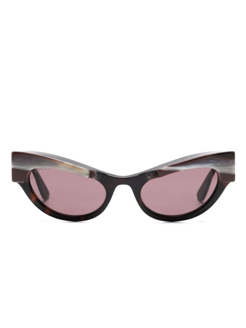 Gucci Eyewear debossed-logo sunglasses - Brown von Gucci Eyewear