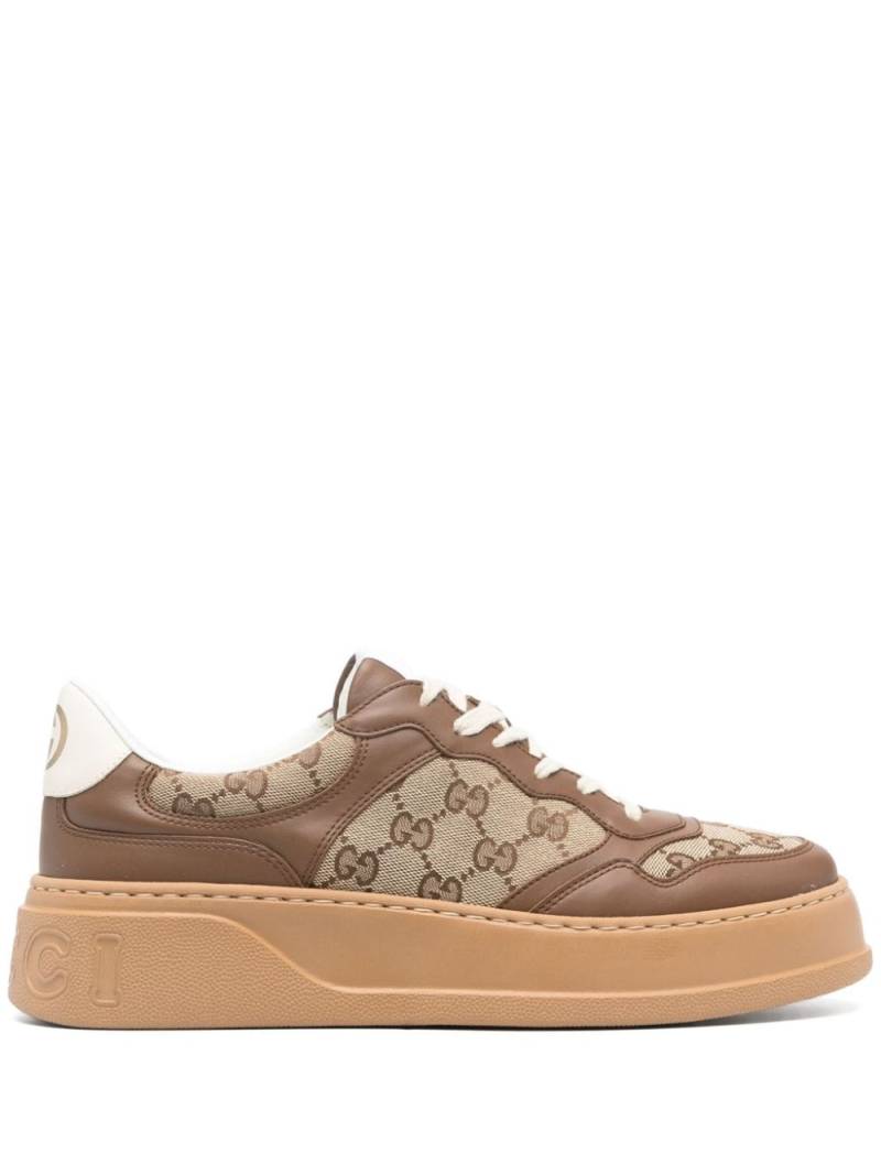 Gucci GG embossed low-top sneakers - Brown von Gucci