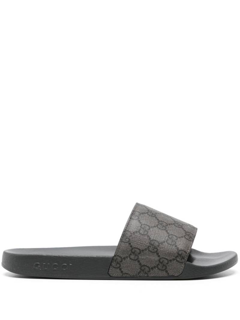 Gucci GG Supreme canvas slides - Grey von Gucci