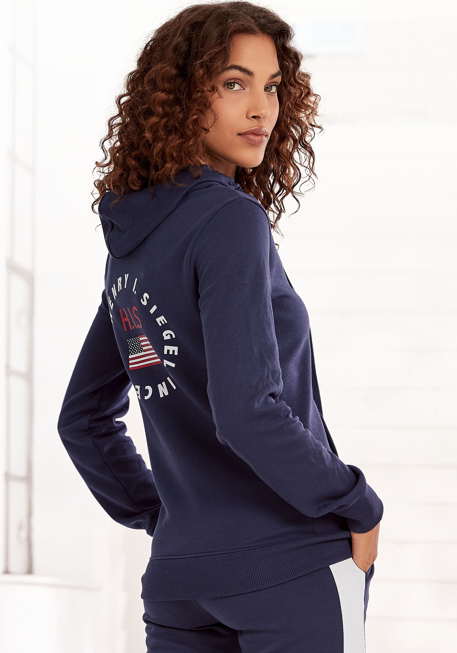 H.I.S Kapuzensweatjacke, Loungejacke mit Kapuze und seitlichen Taschen, Loungewear H.I.S Kapuzensweatjacke, Loungejacke mit Kapuze und seitlichen Taschen, Loungewear von H.I.S