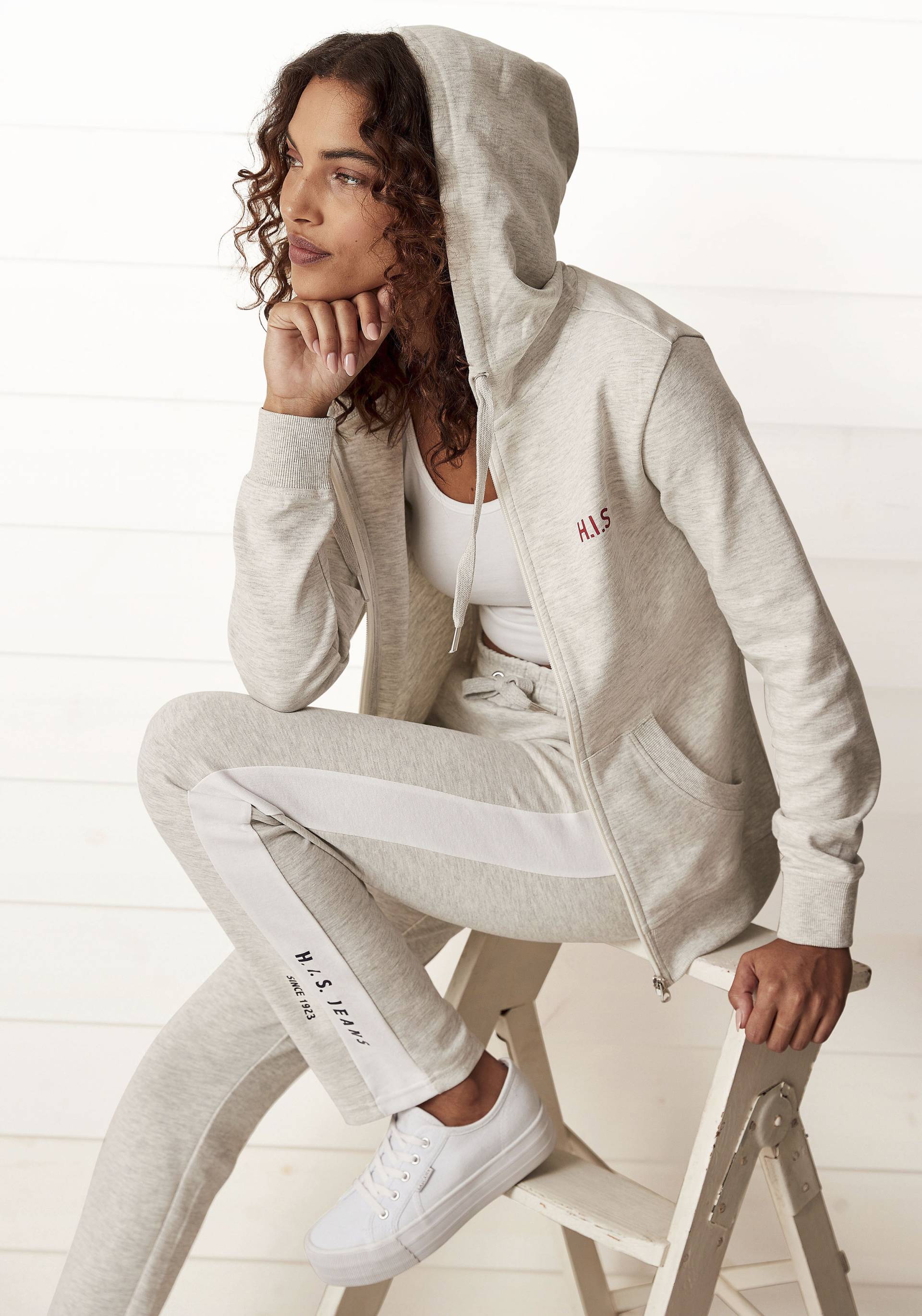 H.I.S Kapuzensweatjacke, Loungejacke mit Kapuze und seitlichen Taschen, Loungewear H.I.S Kapuzensweatjacke, Loungejacke mit Kapuze und seitlichen Taschen, Loungewear von H.I.S
