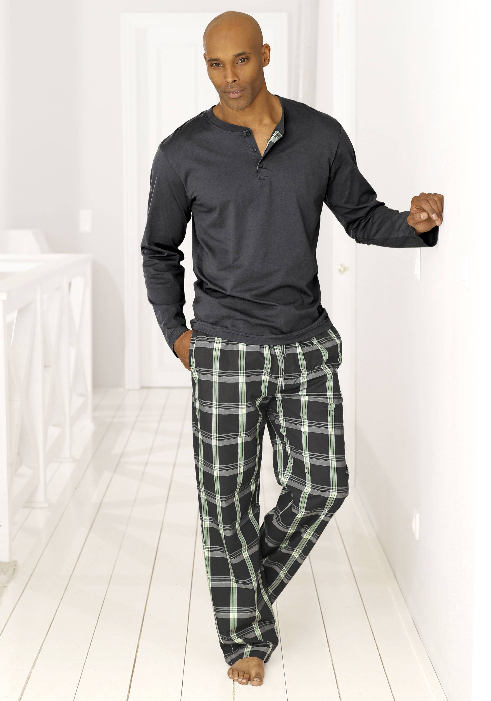 H.I.S Pyjama, (2 tlg., 1 Stück), Schlafanzug mit langer karierter Webhose H.I.S Pyjama, (2 tlg., 1 Stück), Schlafanzug mit langer karierter Webhose von H.I.S