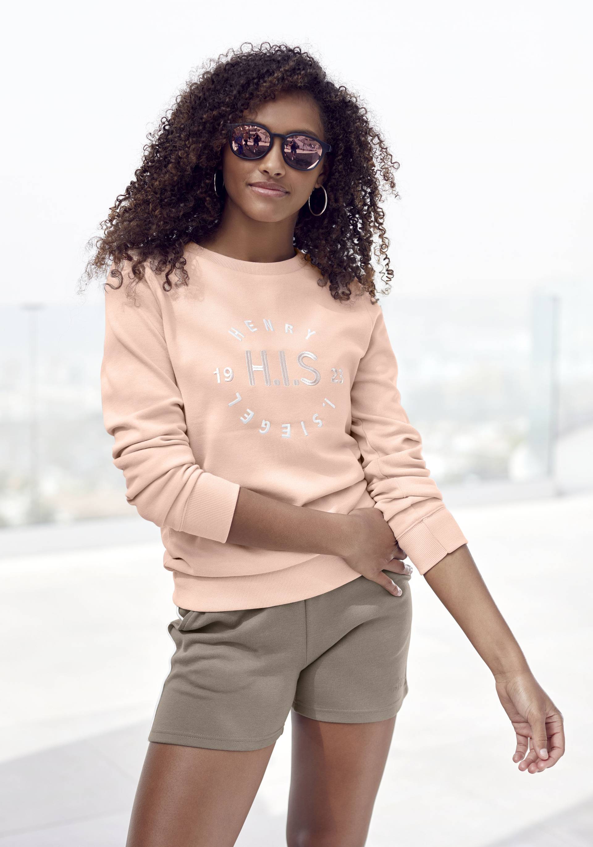 H.I.S Shorts, mit seitlicher weisser Paspel H.I.S Shorts, mit seitlicher weisser Paspel von H.I.S