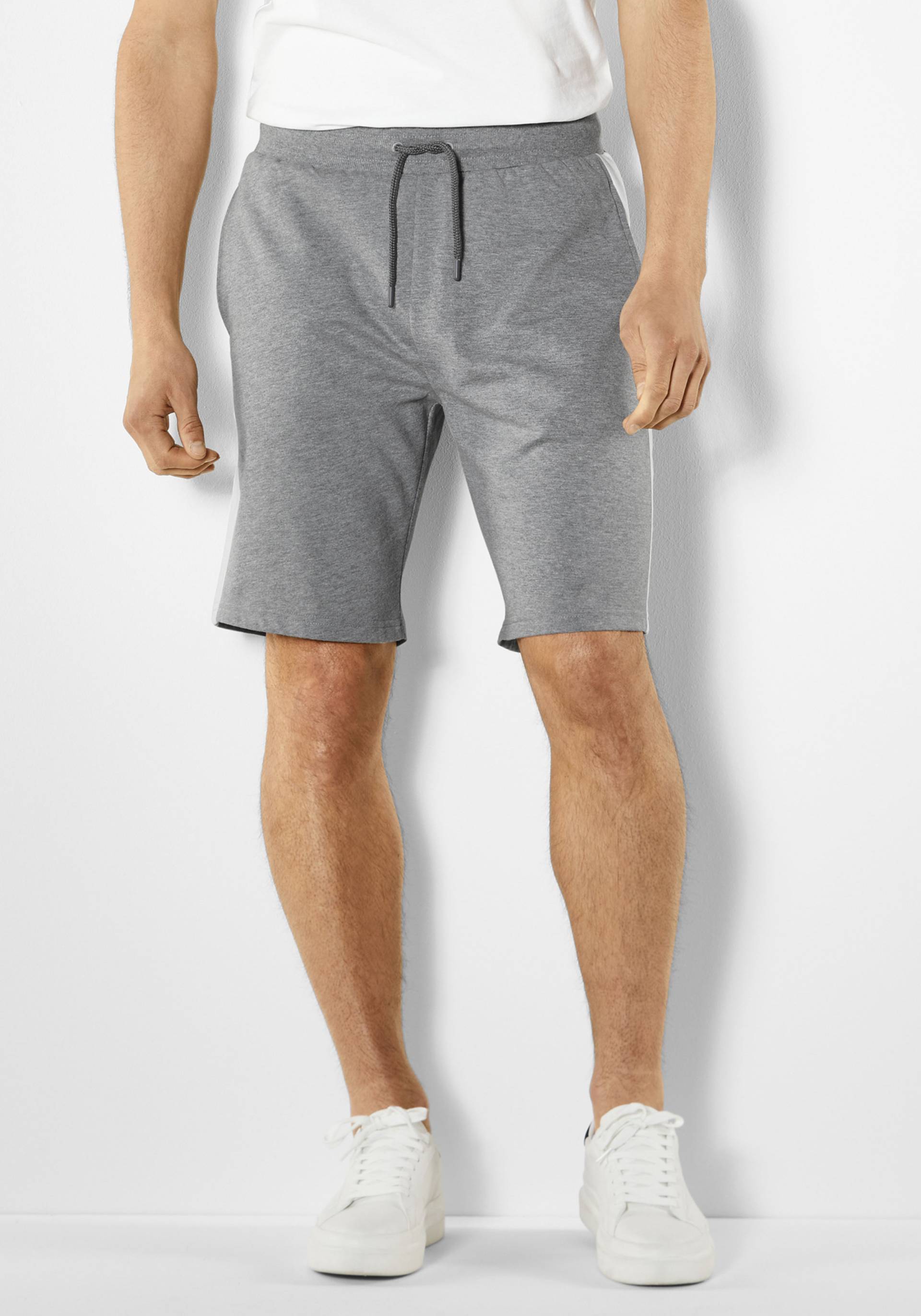 H.I.S Sweatshorts, seitlicher Streifen mit Logodruck H.I.S Sweatshorts, seitlicher Streifen mit Logodruck von H.I.S