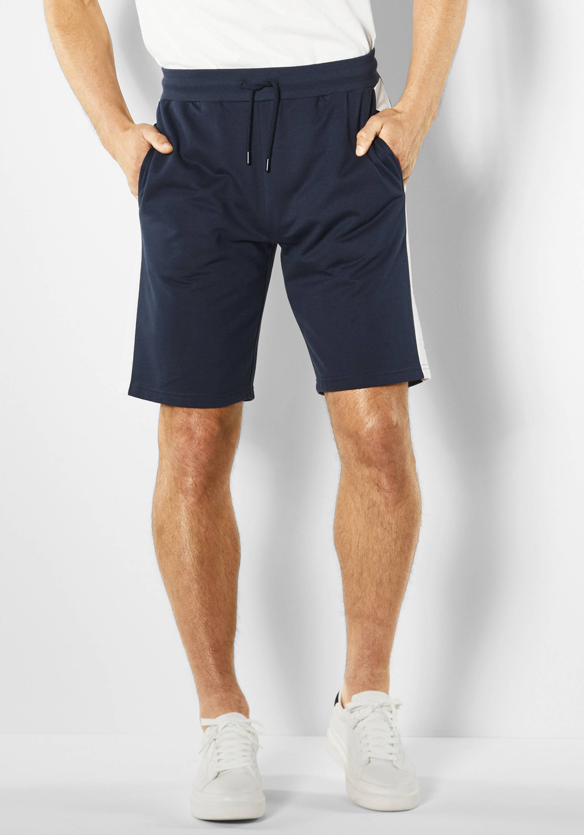 H.I.S Sweatshorts, seitlicher Streifen mit Logodruck H.I.S Sweatshorts, seitlicher Streifen mit Logodruck von H.I.S