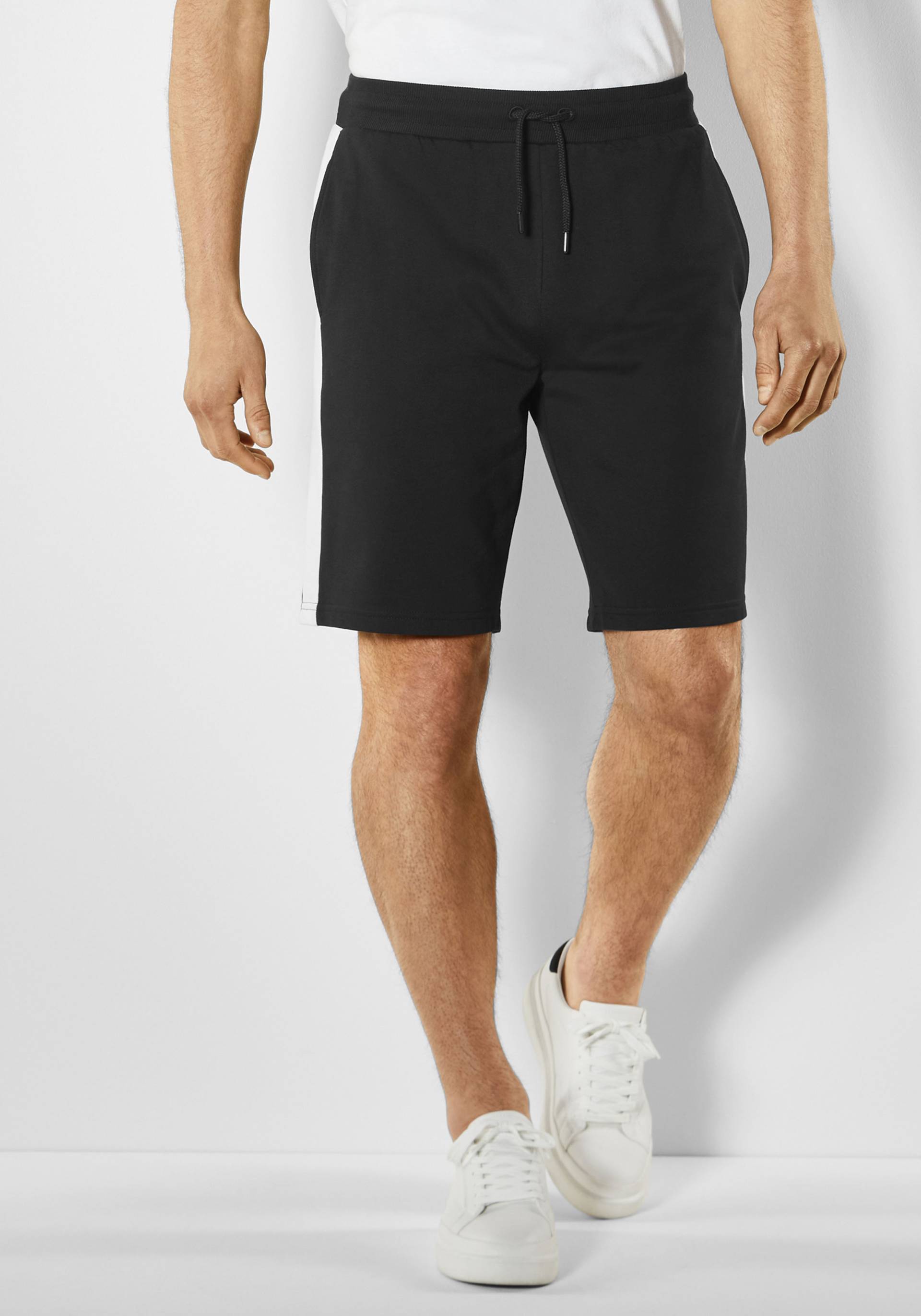 H.I.S Sweatshorts, seitlicher Streifen mit Logodruck H.I.S Sweatshorts, seitlicher Streifen mit Logodruck von H.I.S