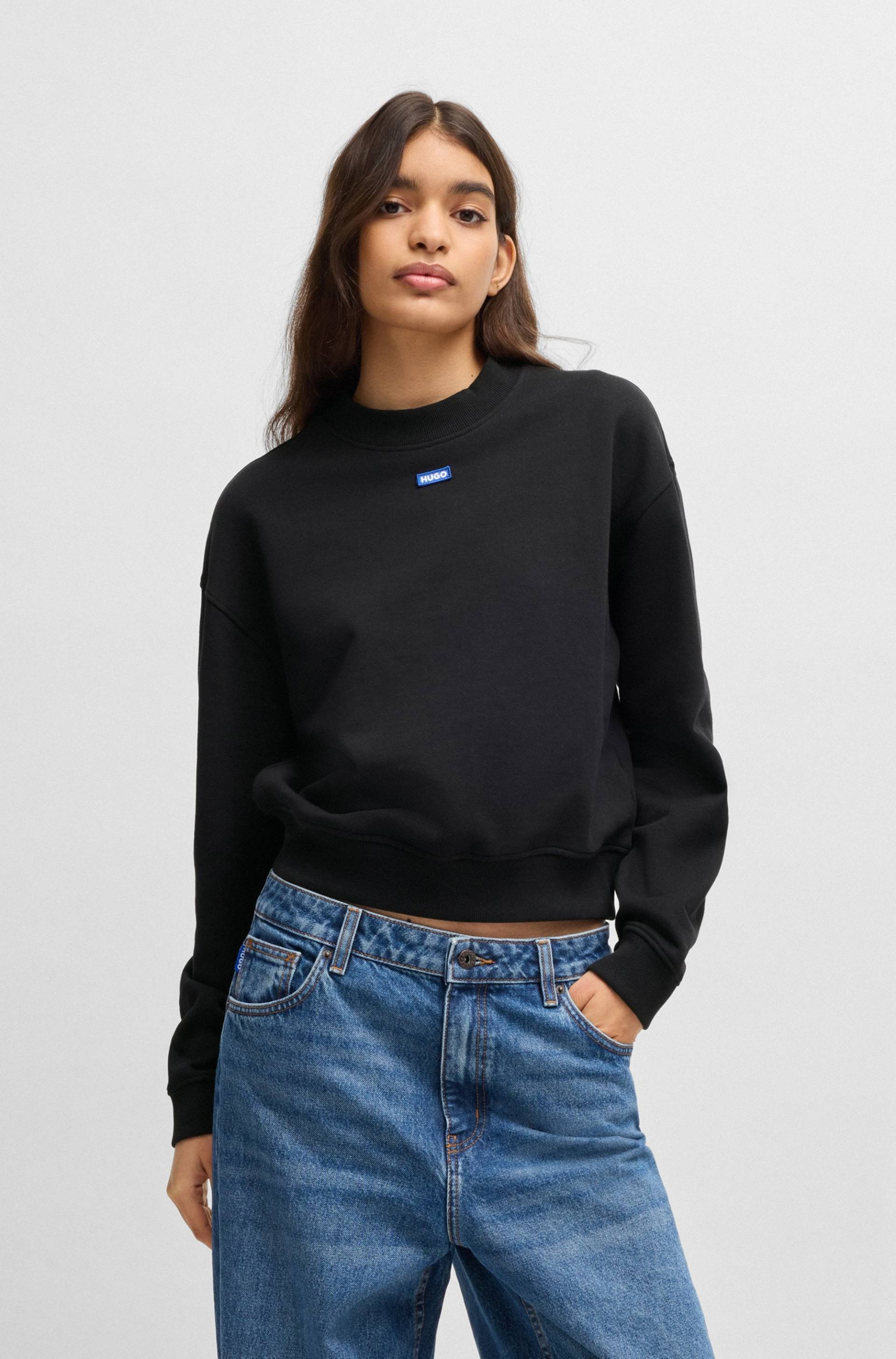 HUGO Blue Sweatshirt »Delessa_B_1«, mit Logoaufnäher HUGO Blue Sweatshirt »Delessa_B_1«, mit Logoaufnäher von HUGO Blue