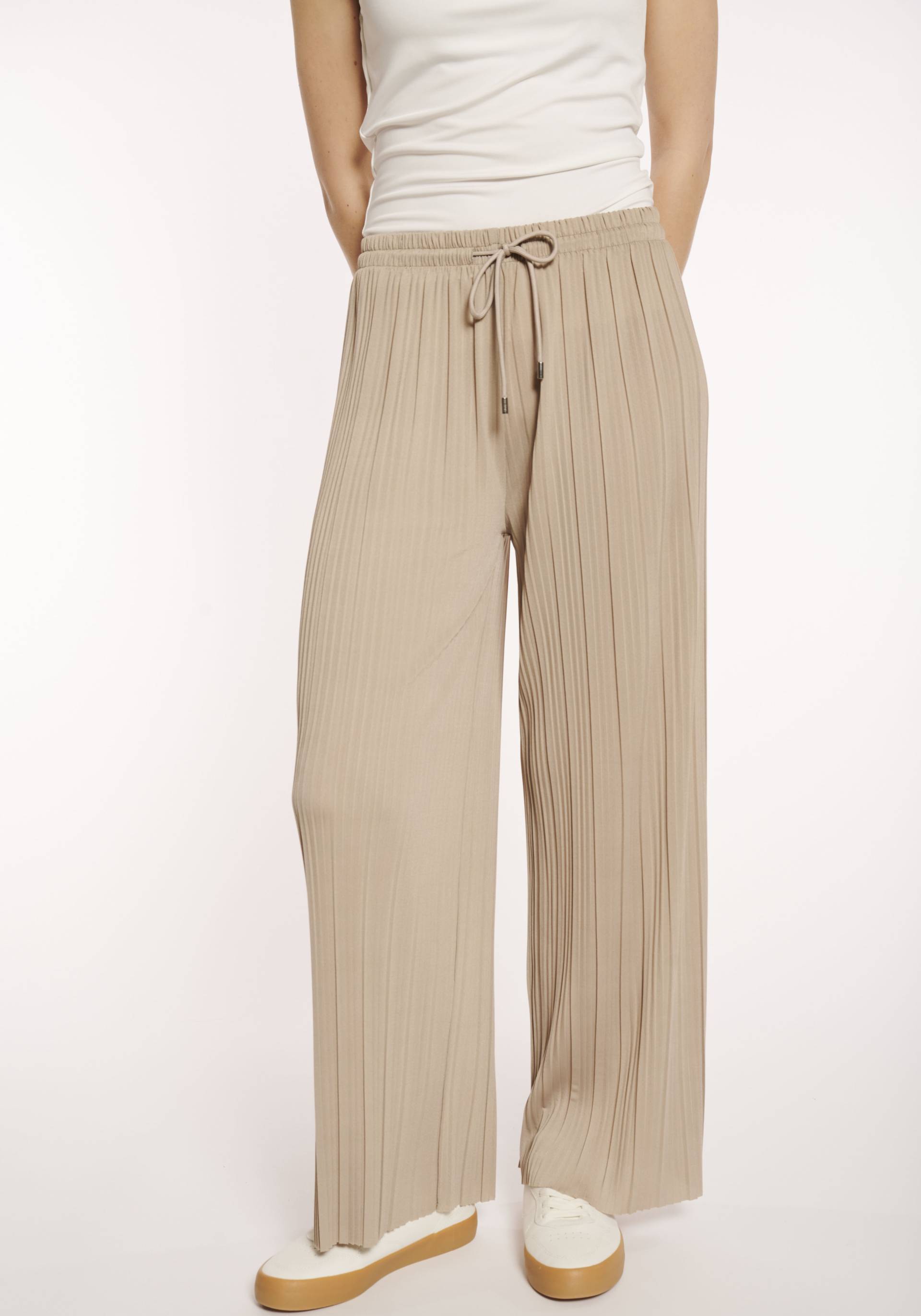 HaILY’S Schlupfhose »LG P TR Fa44biola«, mit Plisseefalten HaILY’S Schlupfhose »LG P TR Fa44biola«, mit Plisseefalten von HaILY’S