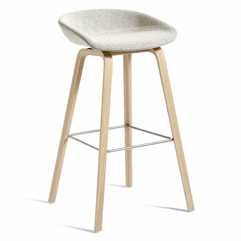 About a Stool AAS33 Barhocker, Stoff 0123 remix by kvadrat, Untergestell eiche wasserbasiert lackiert, Sitzhöhe hoch 74 cm von Hay