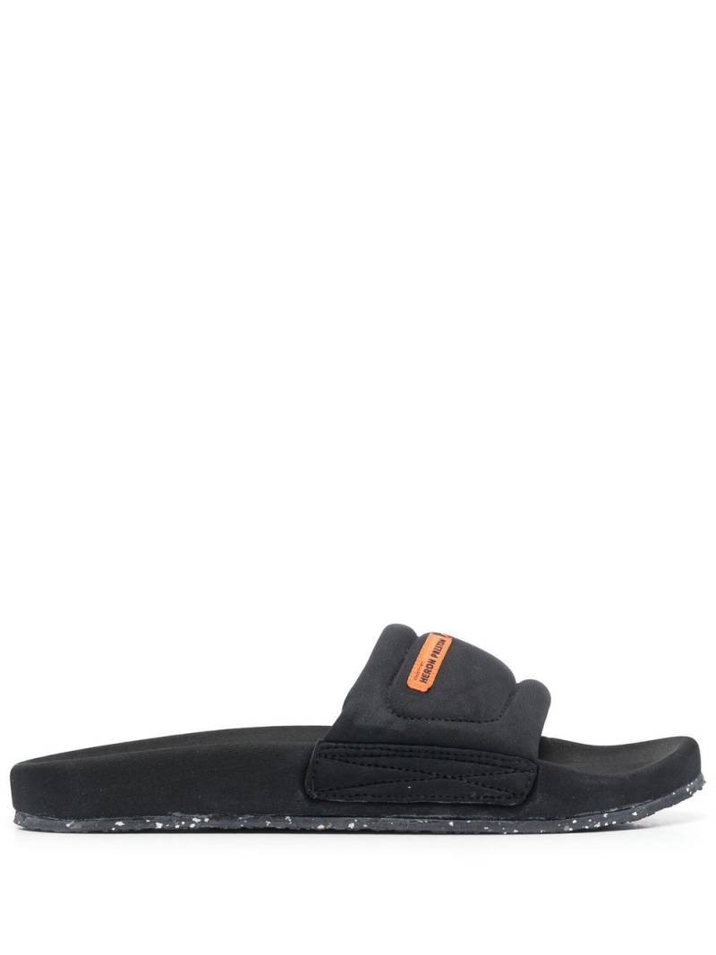 Heron Preston logo-patch slip-on slides - Black von Heron Preston