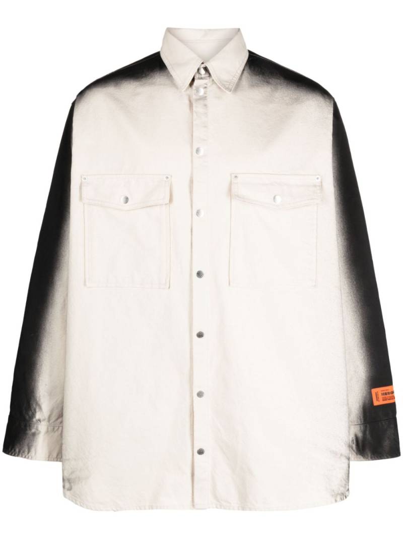 Heron Preston faded-effect logo-patch shirt - Neutrals von Heron Preston