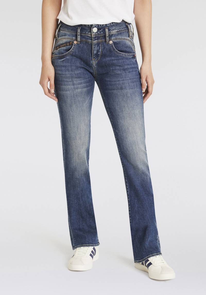 Herrlicher Bootcut-Jeans »Pearl Boot Recycled Denim Light«, im Five-Pocket Style von Herrlicher