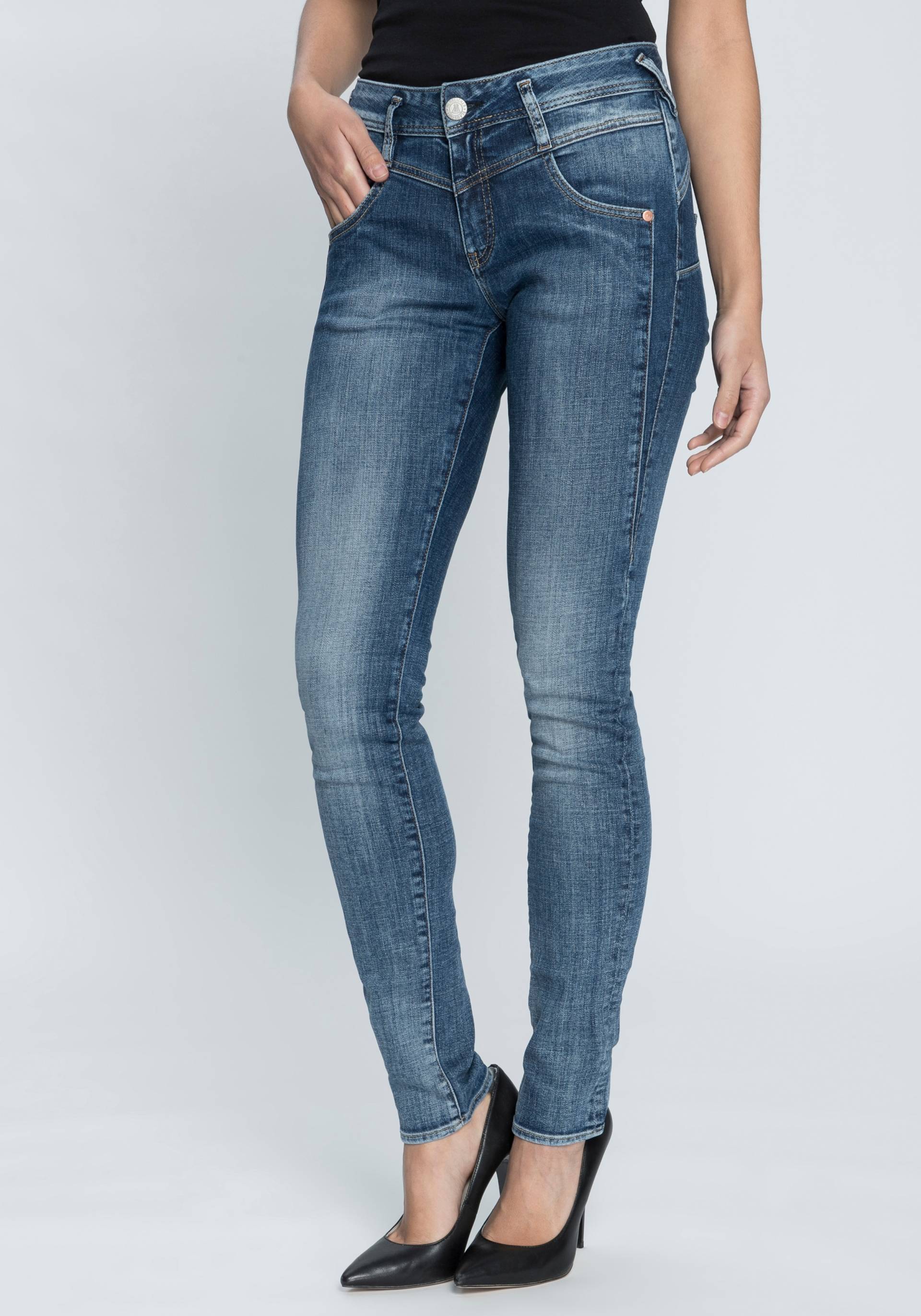 Herrlicher Slim-fit-Jeans »COSY SLIM«, Shaping-Wirkung durch eingearbeiteten Keileinsatz von Herrlicher