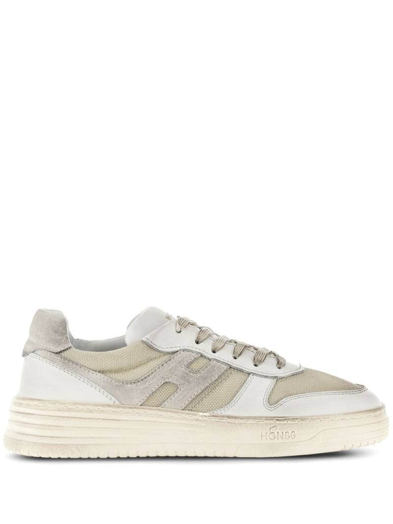 Hogan logo-patch lace-up sneakers - Neutrals von Hogan