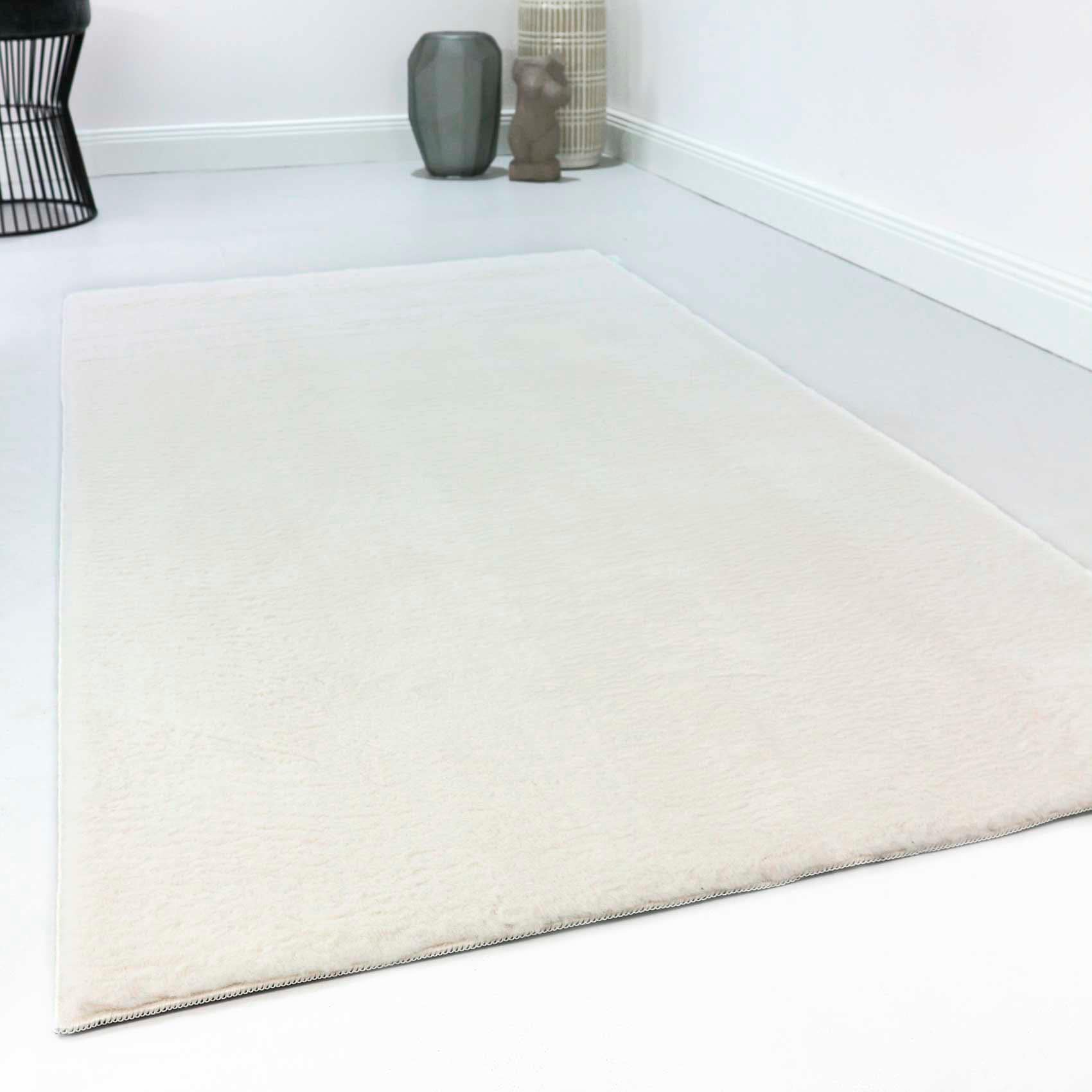 Homie Living Teppich »Villa Rosso«, rechteckig, 15 mm Höhe, Kurzflor, Uni Farben, leicht glänzende Optik Homie Living Teppich »Villa Rosso«, rechteckig, 15 mm Höhe, Kurzflor, Uni Farben, leicht glänzende Optik von Homie Living