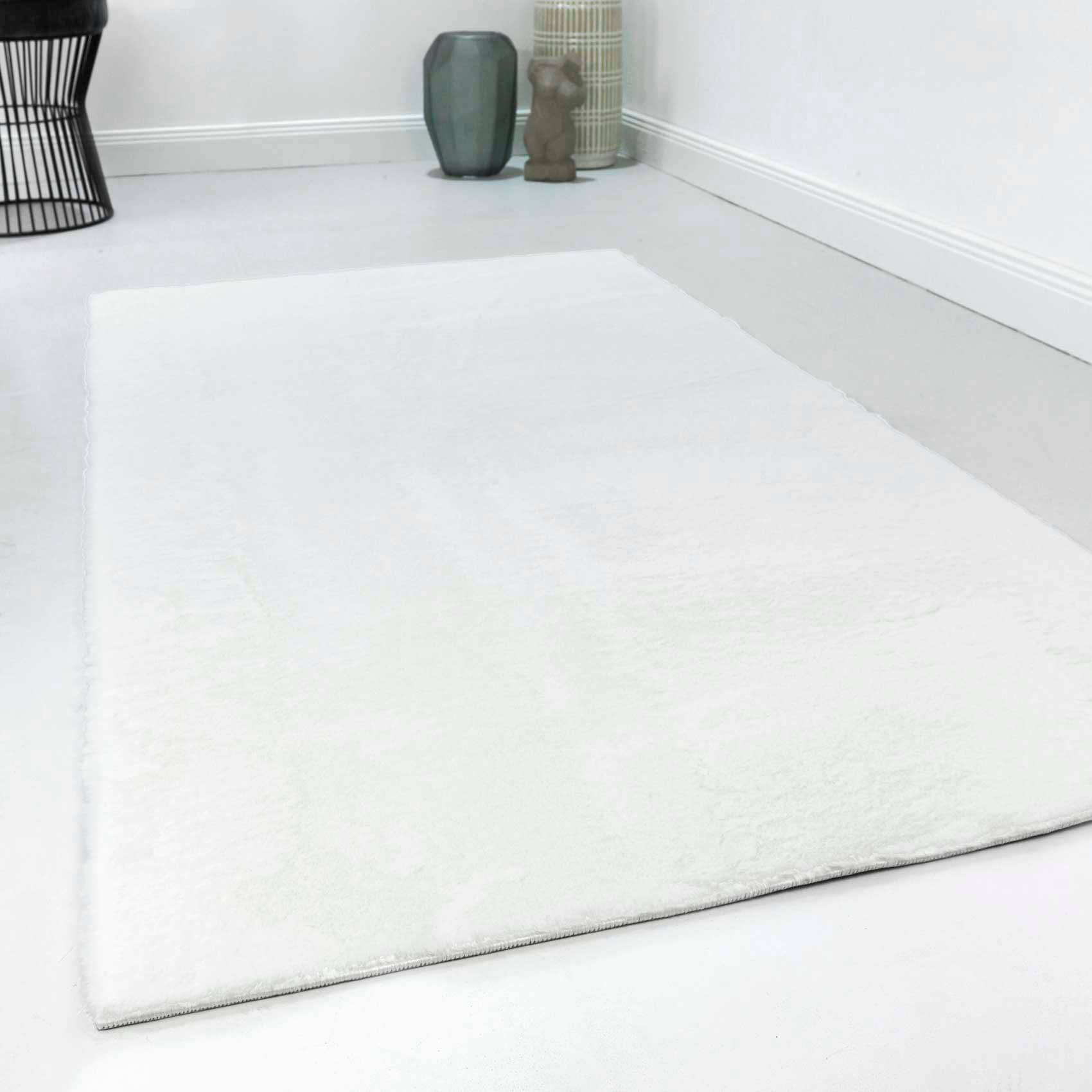 Homie Living Teppich »Villa Rosso«, rechteckig, 15 mm Höhe, Kurzflor, Uni Farben, leicht glänzende Optik Homie Living Teppich »Villa Rosso«, rechteckig, 15 mm Höhe, Kurzflor, Uni Farben, leicht glänzende Optik von Homie Living