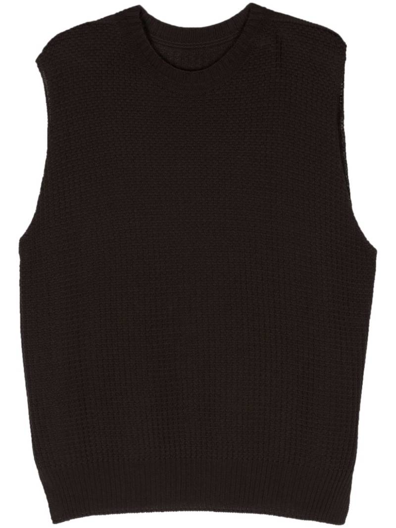 Homme Plissé Issey Miyake crew-neck sleeveless jumper - Brown von Homme Plissé Issey Miyake