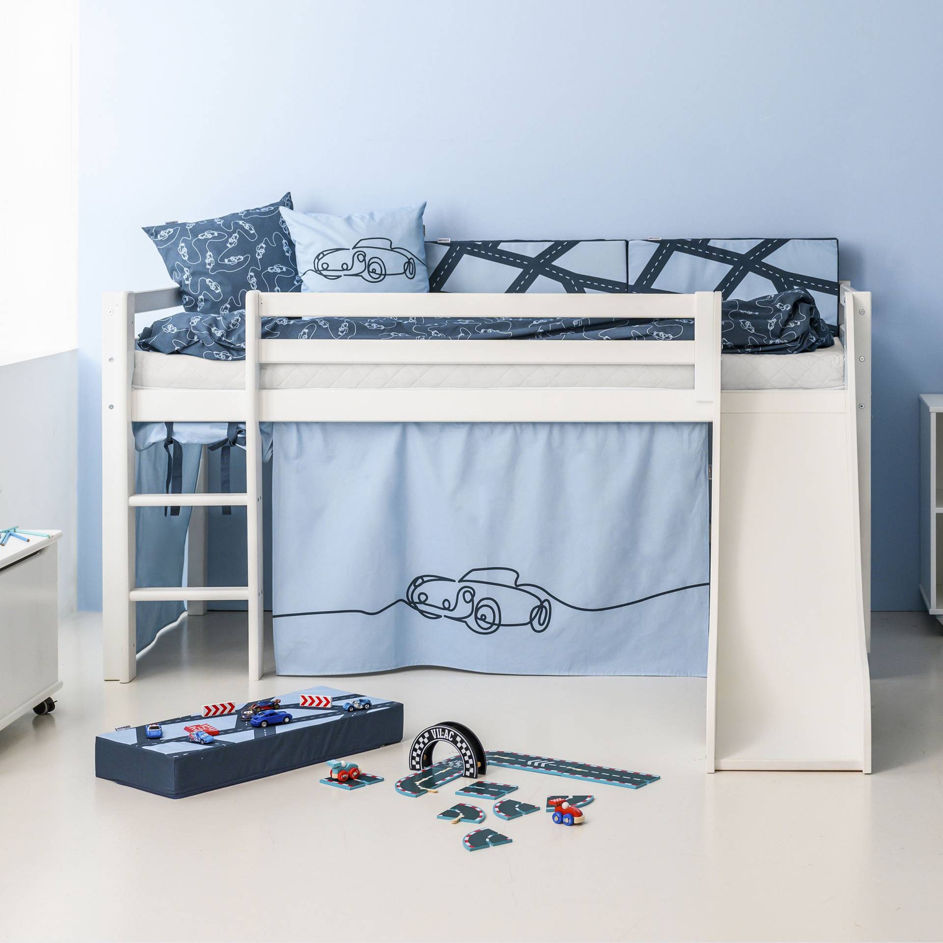 Hoppekids Hochbett »«Cars»«, Rutsche & Vorhang Blau und viel Auswahl Hoppekids Hochbett »«Cars»«, Rutsche & Vorhang Blau und viel Auswahl von Hoppekids
