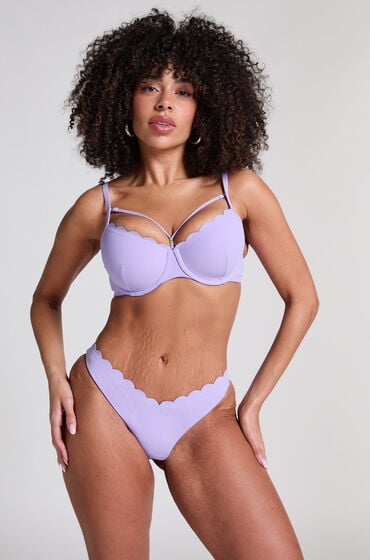 Hunkemöller Bikini Slip mit hohem Beinausschnitt Scallop Lila Hunkemöller Bikini Slip mit hohem Beinausschnitt Scallop Lila von Hunkemöller
