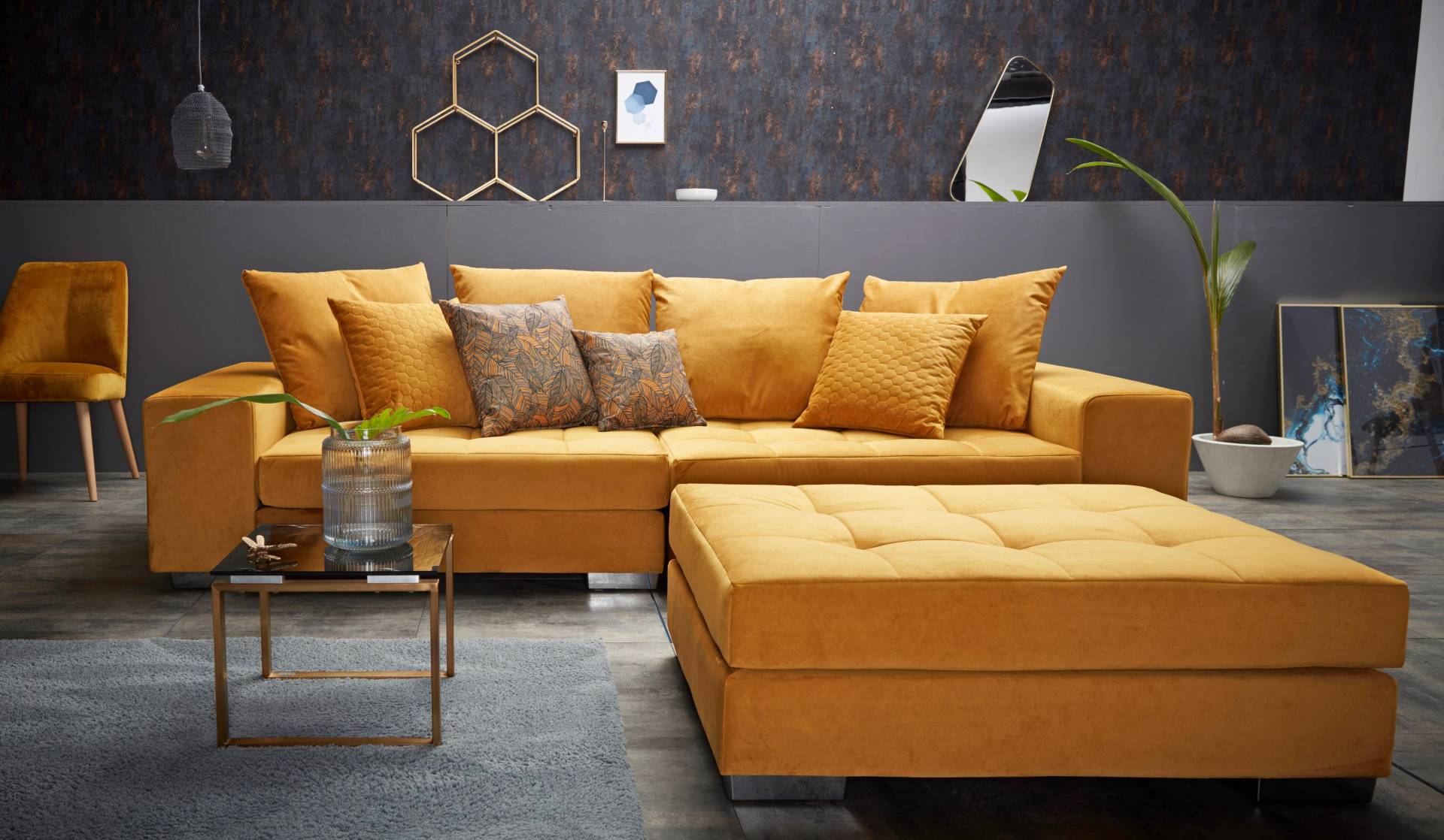 INOSIGN Big-Sofa »Vale«, mit Steppung im Sitzbereich, Federkern und Zierkissen von INOSIGN