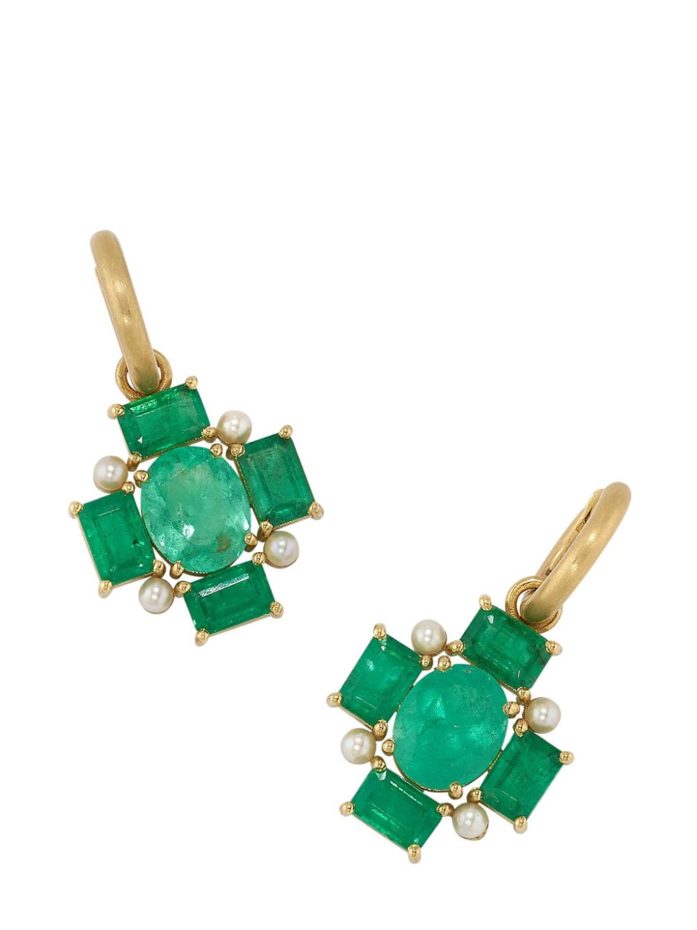 Irene Neuwirth 18kt yellow gold Gemmy Gem Mosaic emerald and Akoya pearl huggie earrings von Irene Neuwirth