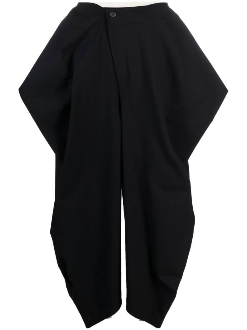 Issey Miyake Assembled contrast-trim tapered trousers - Black von Issey Miyake