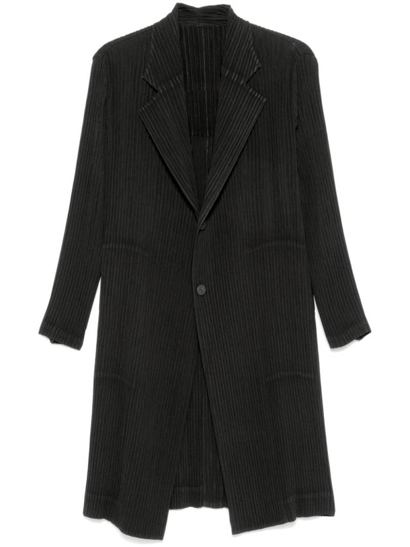 Issey Miyake Hatching Pleats coat - Black von Issey Miyake