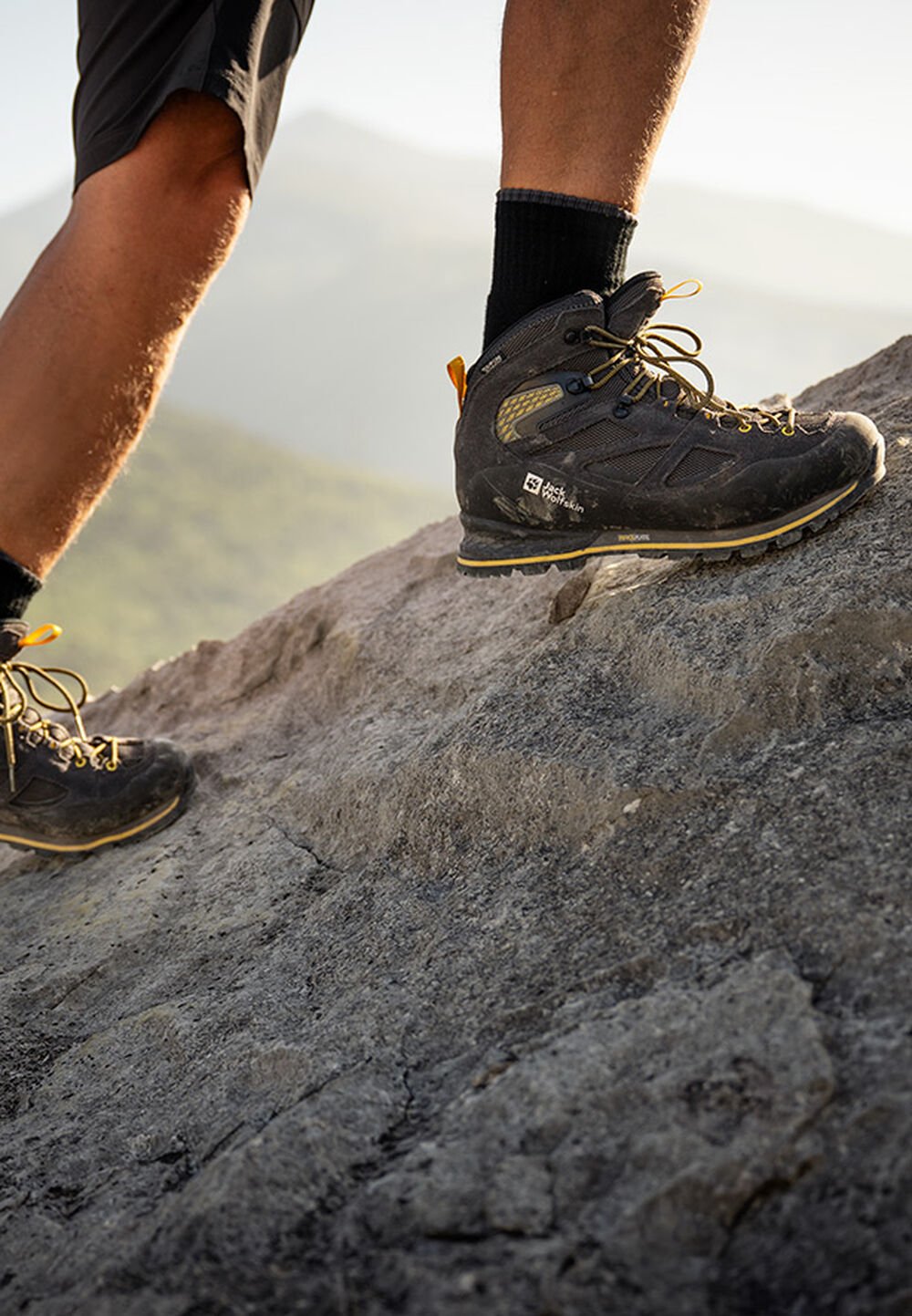 Jack Wolfskin Wasserdichte Trekkingschuhe Herren Force Crest Texapore Mid Men 43 schwarz black / burly yellow XT von Jack Wolfskin