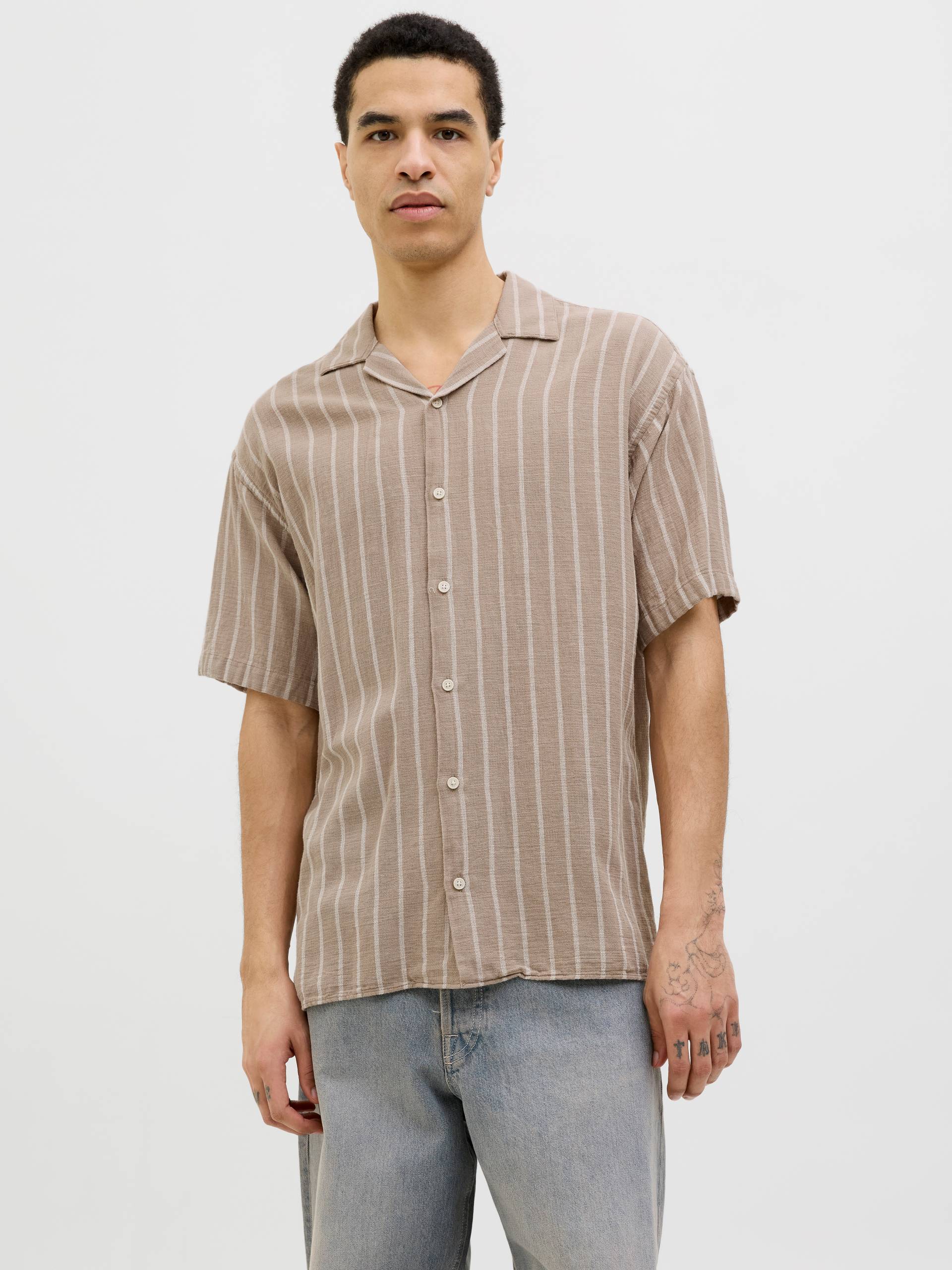 Jack & Jones Kurzarmhemd »JJEENZO STRIPE RESORT SHIRT SS SN«, mit Streifen Muster Jack & Jones Kurzarmhemd »JJEENZO STRIPE RESORT SHIRT SS SN«, mit Streifen Muster von Jack & Jones