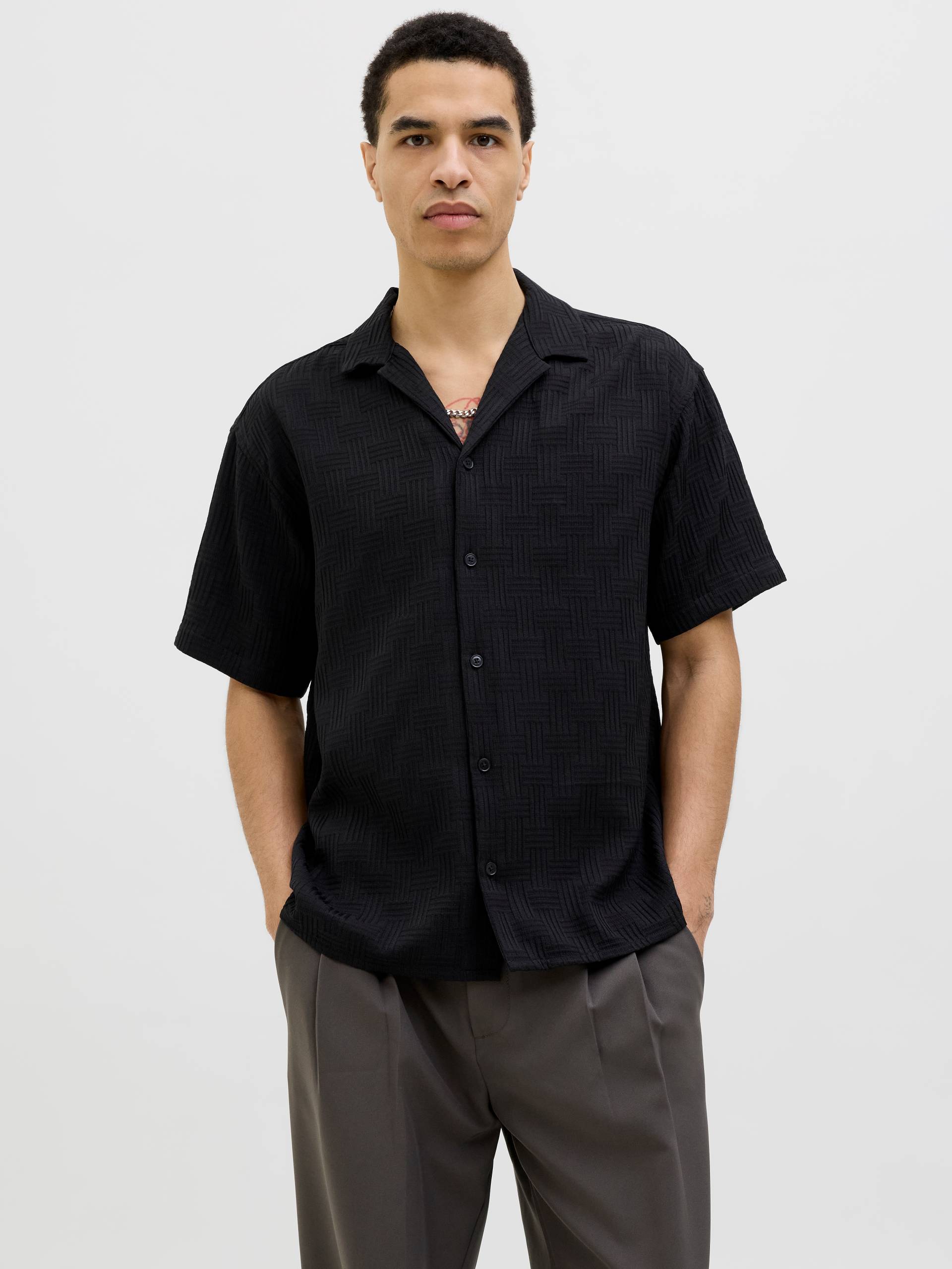 Jack & Jones Kurzarmhemd »JJEMATTEO RESORT SHIRT SS SN«, mit Resort Kragen von Jack & Jones