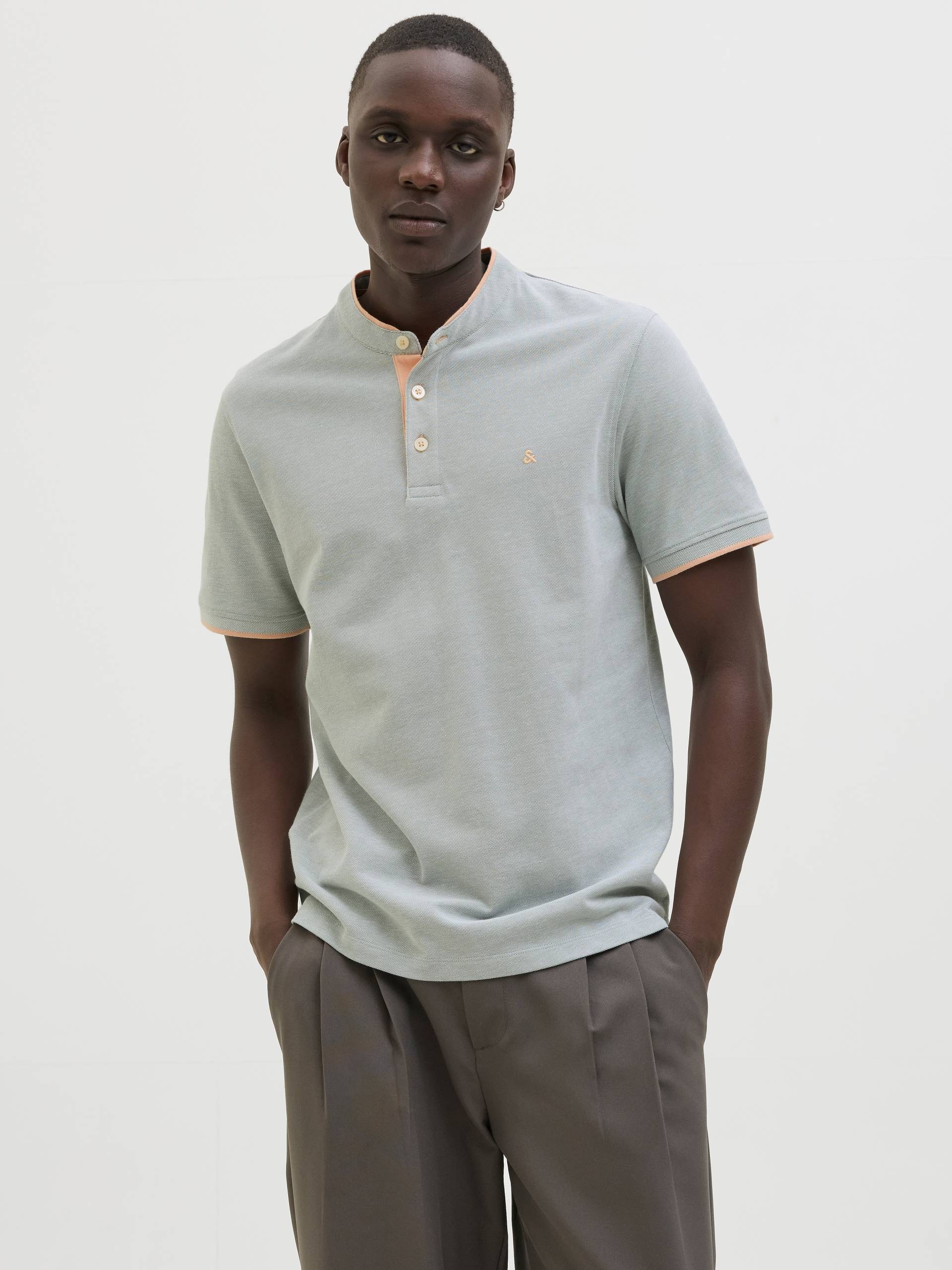 Jack & Jones Poloshirt »JJEPAULOS MAO POLO«, mit Logo Stickerei Jack & Jones Poloshirt »JJEPAULOS MAO POLO«, mit Logo Stickerei von Jack & Jones