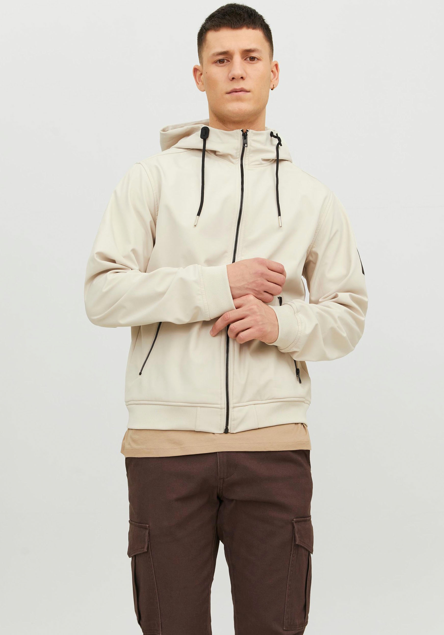 Jack & Jones Softshelljacke »JJEBASIC SOFTSHELL HOOD NOOS«, mit Kapuze von Jack & Jones