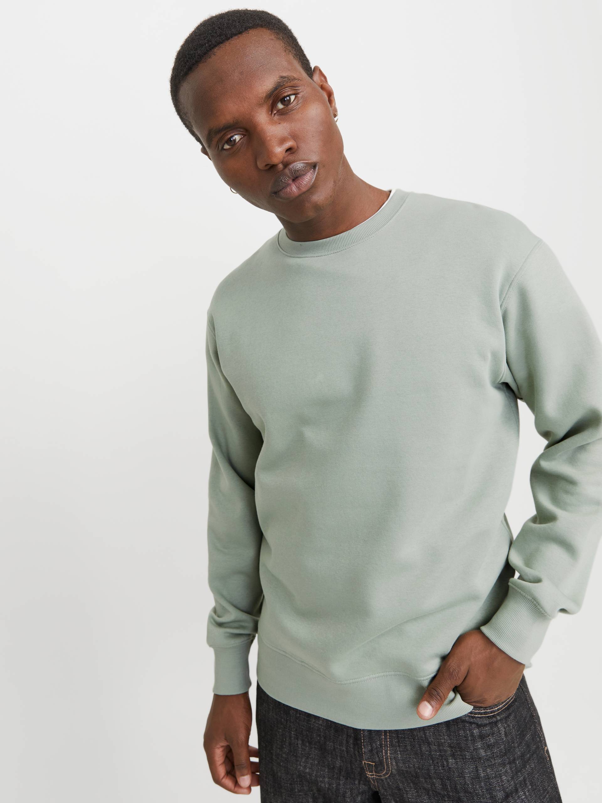 Jack & Jones Sweatshirt »JJESTAR BASIC SWEAT CREW NECK NOOS«, mit Rundhalsausschnitt Jack & Jones Sweatshirt »JJESTAR BASIC SWEAT CREW NECK NOOS«, mit Rundhalsausschnitt von Jack & Jones
