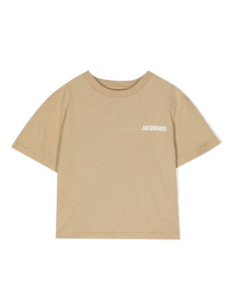 JACQUEMUS L'ENFANT logo-print cotton T-shirt - Brown von JACQUEMUS L'ENFANT