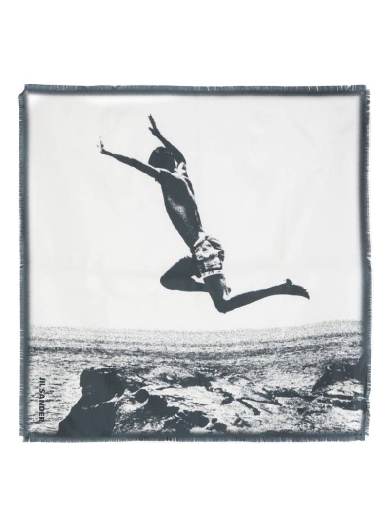 Jil Sander Jumping Man silk scarf - Neutrals von Jil Sander