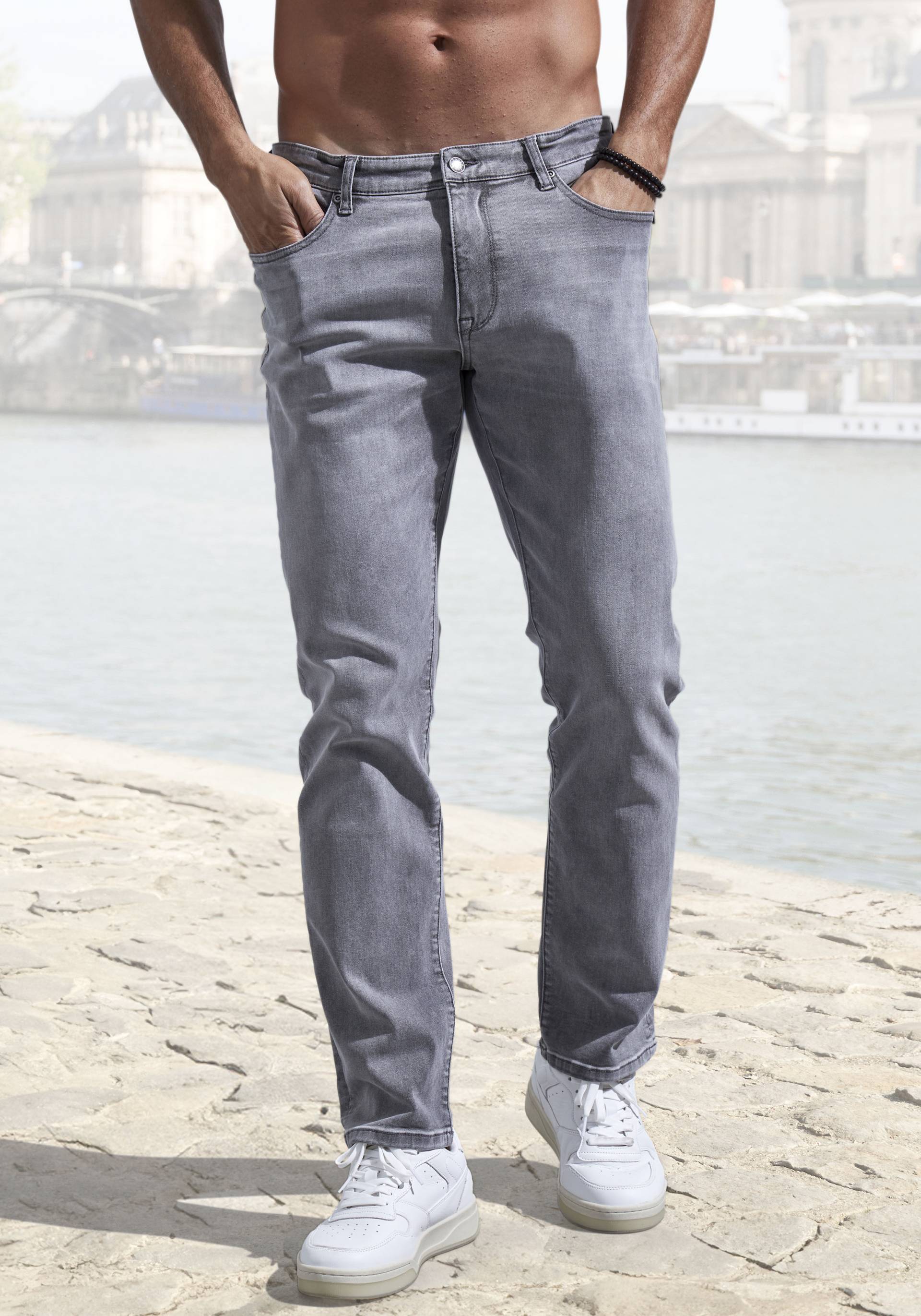 John Devin 5-Pocket-Jeans »Straight-fit Jeans«, aus elastischer Denim-Qualität John Devin 5-Pocket-Jeans »Straight-fit Jeans«, aus elastischer Denim-Qualität von John Devin