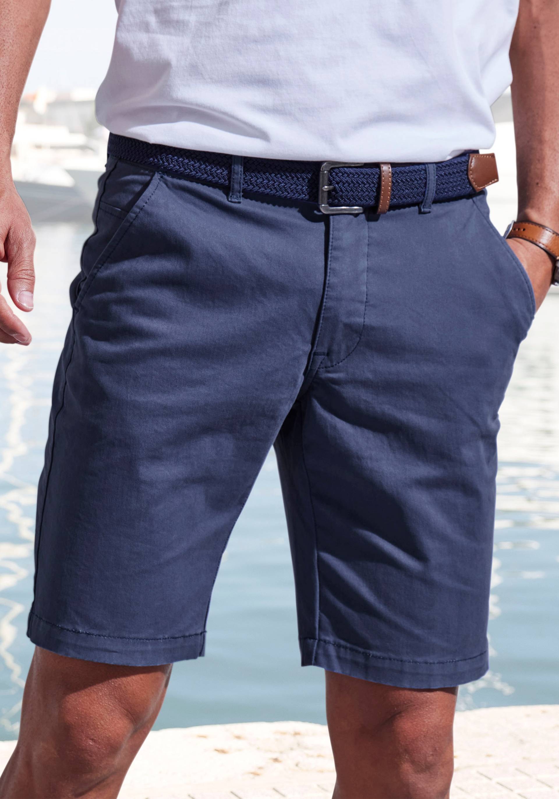 John Devin Chinoshorts »regular-fit«, aus elastischer Baumwoll-Qualität John Devin Chinoshorts »regular-fit«, aus elastischer Baumwoll-Qualität von John Devin