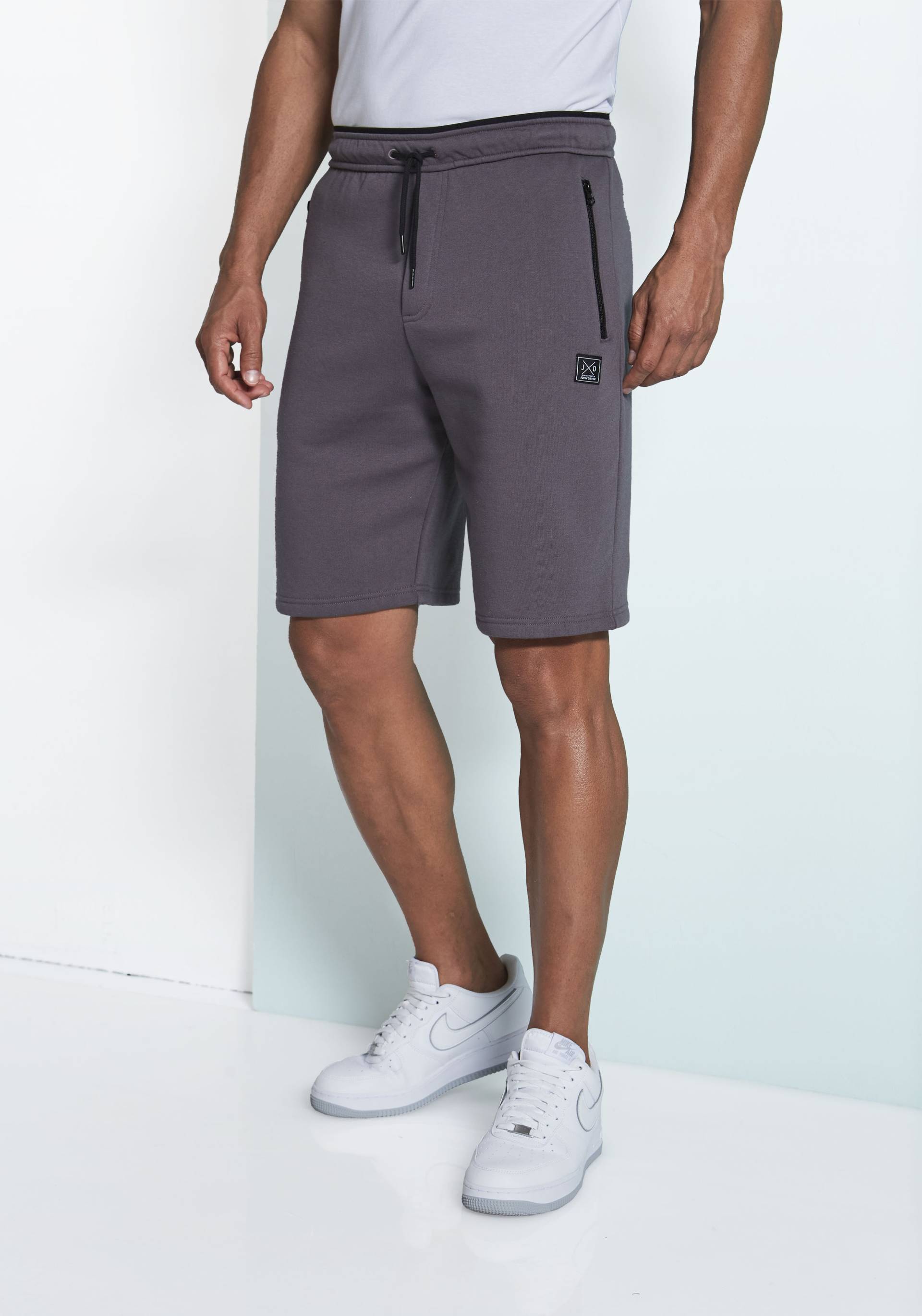 John Devin Sweatshorts, seitliche Taschen mit schwarzem Reissverschluss von John Devin